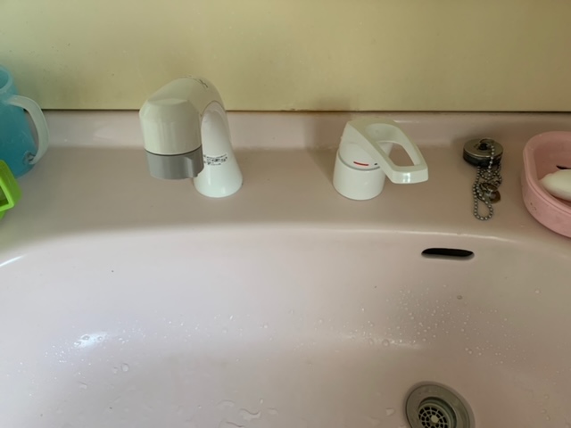 洗面化粧台水栓取り替え