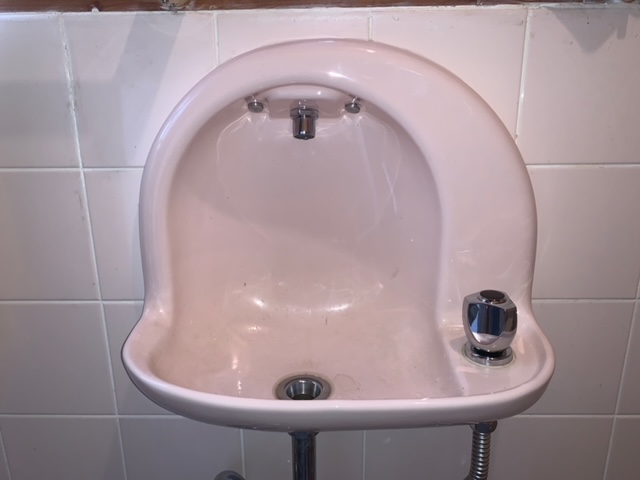 トイレ手洗い水栓取り替え