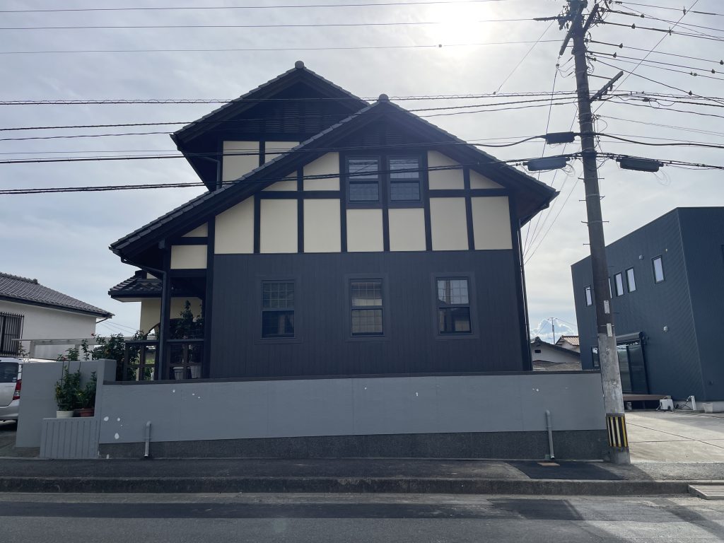 久留米市　壁一面貼り替え工事