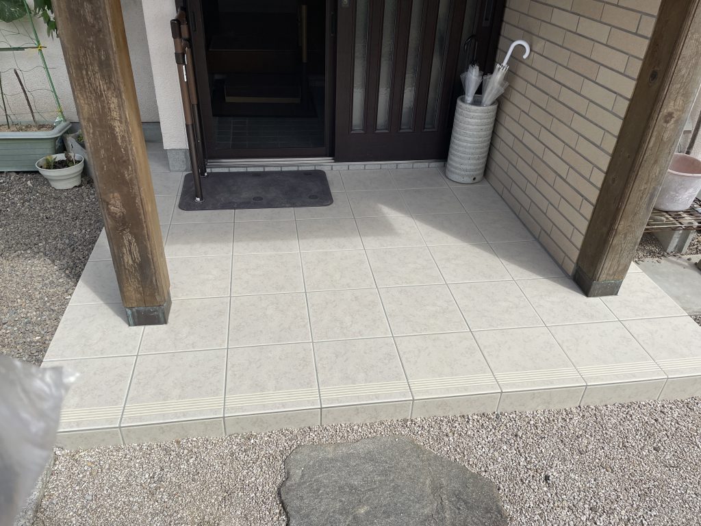 久留米市　玄関タイル貼り