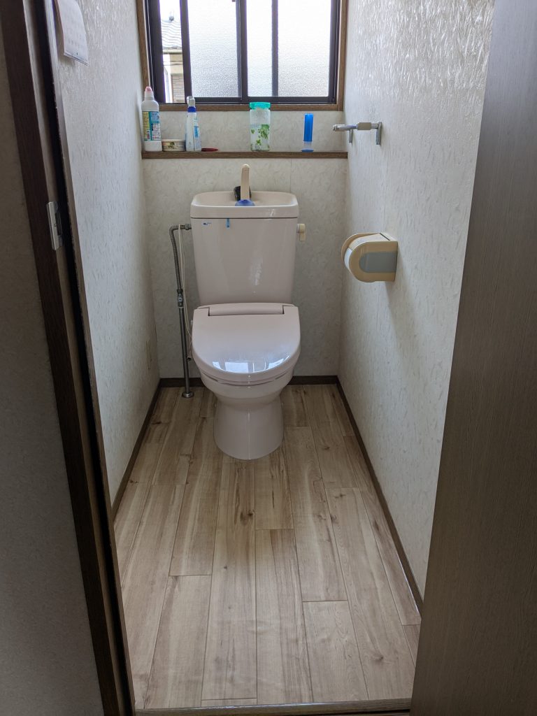 久留米市　トイレの床　貼替工事