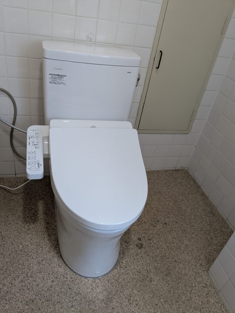 鳥栖市　トイレ取替工事