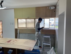 キッチン施工中